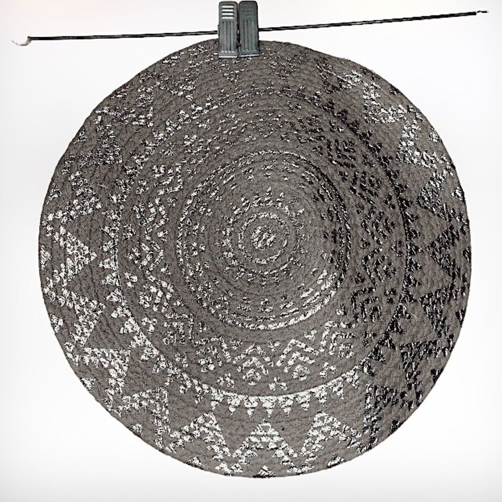 CATHERINE Malandrino Gray Silver Printed Round Placemat 2 Pairs